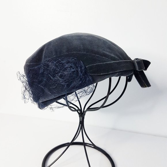 1950s Vintage Luxury Paris Blue Velvet Hat, Georgette de Treze Paris Velvet Hat - Picture 5 of 10
